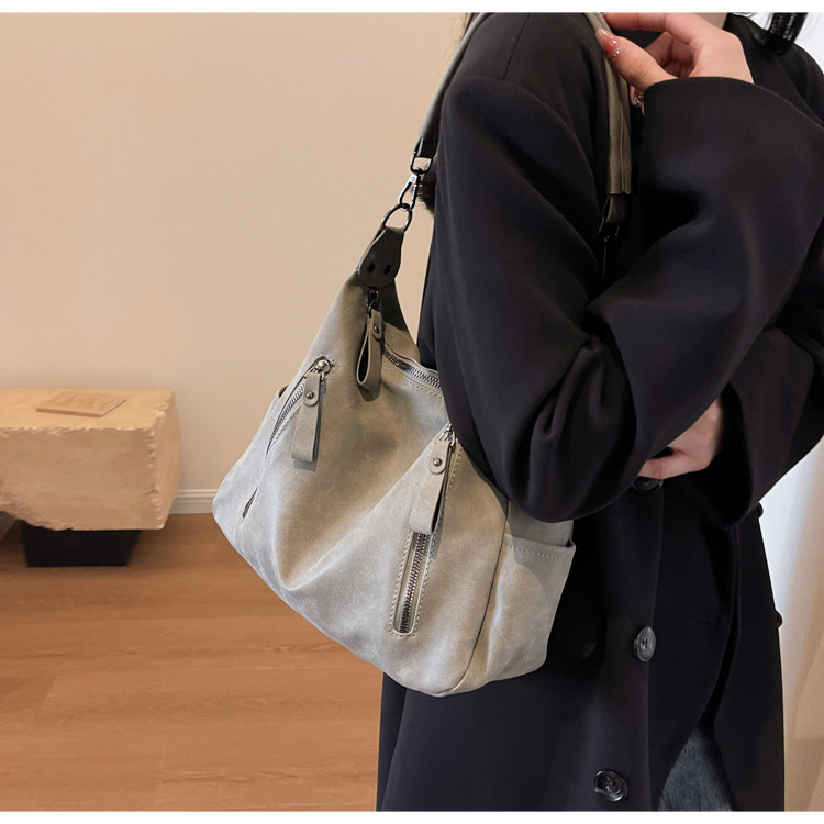 Sacs à bandoulière pour femme, avec une texture fine, pour les étudiantes en cours. Sac à bandoulière simple de grande capacité pour les déplacements quotidiens. Sacs fourre-tout._voghion.com