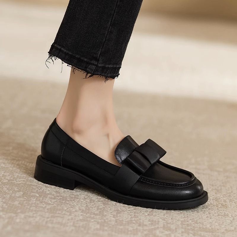 Mocassini con fiocco in stile britannico 2025 Primavera e autunno Nuovo arrivo Scarpe in pelle vintage Tacco basso Scarpe basse abbinate da donna_voghion.com