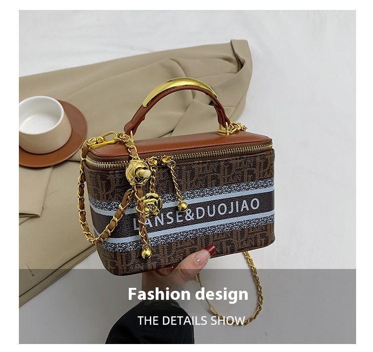 Box Bag 2024 New Minimalist and Fashionable Retro Letter Large Capacity Portable Box Bag Crossbody Bag for Women_voghion.com