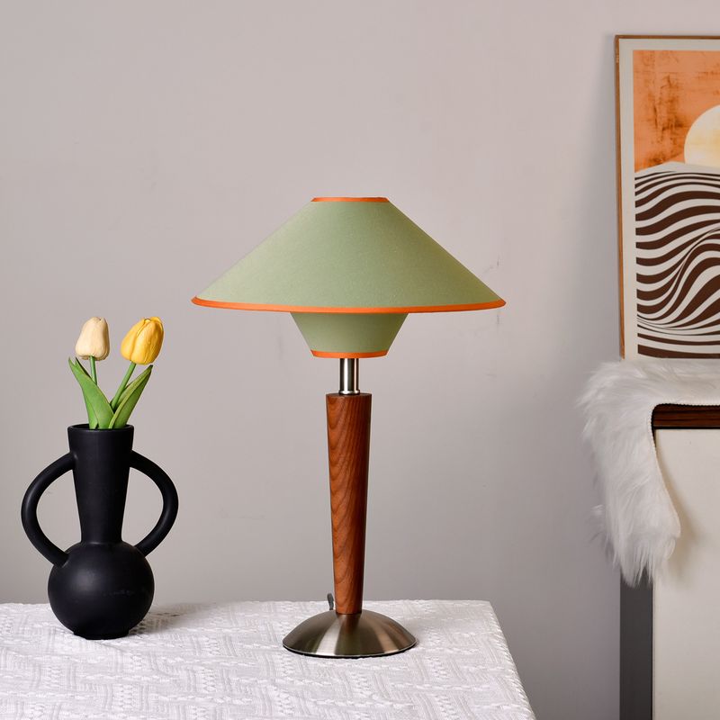 Decoração de quarto de alta qualidade vintage dos anos 1960, mesa de estudo estilo americano, madeira maciça, luminária de cabeceira com atmosfera simples_voghion.com