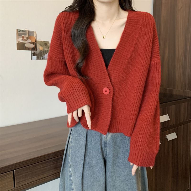 2024 nuova giacca corta in maglia rossa con scollo a V da donna in inverno, abbinata a cardigan lavorati a maglia per pigri outfit autunnali_voghion.com
