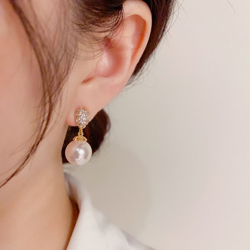 Orecchini a goccia in argento con zirconi micro-pavé, eleganti e leggeri, per donna_voghion.com