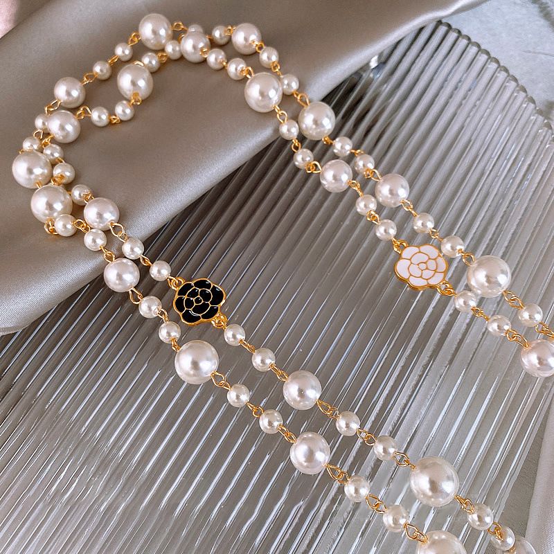 Colier lung cu perle Camellia alb-negru, lanț de pulover simplu și ușor la modă, temperament și_voghion.com