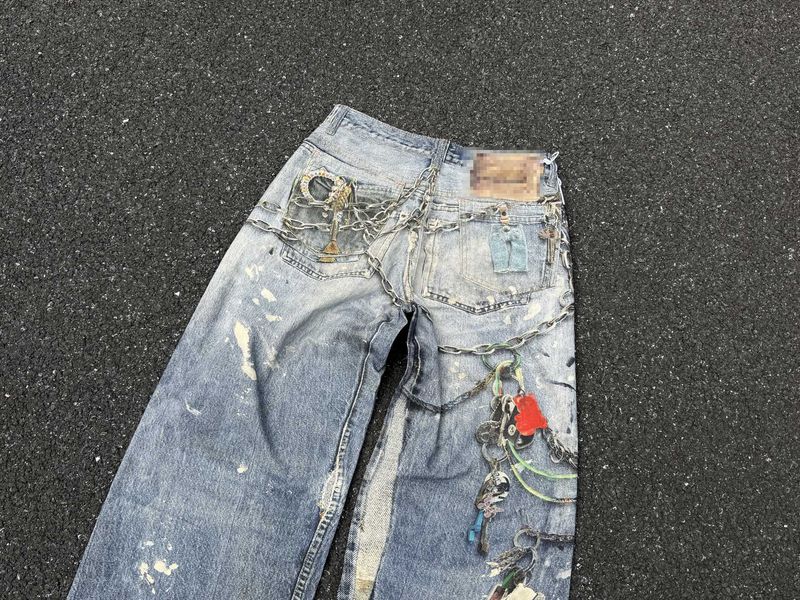„Postapokalyptische Arbeitskleidung – AC-130 Distressed Jeans (schlammgefärbt und wischfest für Underground-Plattenläden und verlassene Fabriken)“_voghion.com