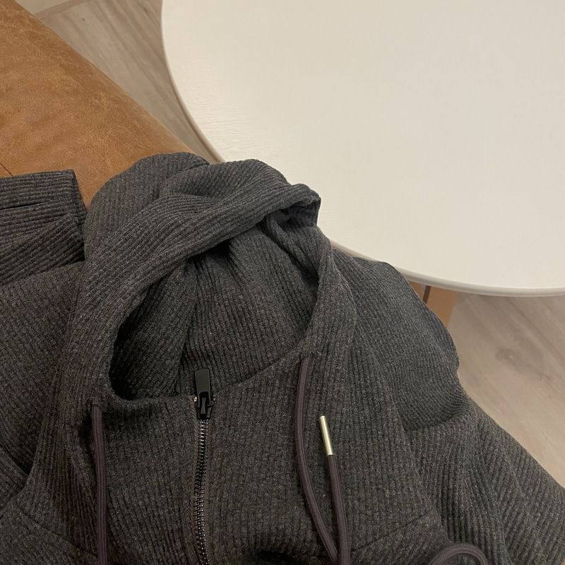 Felpa con cappuccio corta dimagrante con cerniera e motivo a strisce nere e grigie, stile americano/autunno_voghion.com