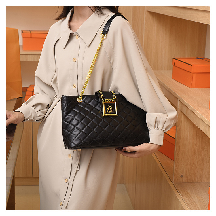 Borsa da donna 2024 Nuova Tendenza Moda Semplice Versatile Lingge Piccolo Vento Profumato Borsa a Tracolla da Donna Borsa a Tracolla Texture_voghion.com
