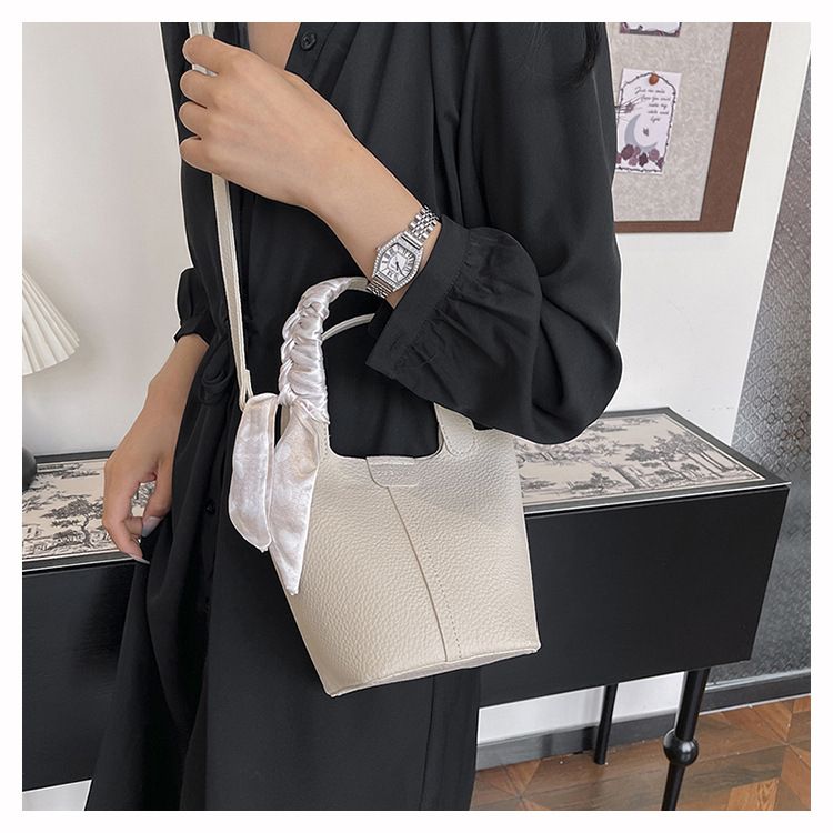 Korean popular 2024 new handbag, mother silk scarf, bucket bag, high-end versatile single shoulder simple crossbody bag_voghion.com