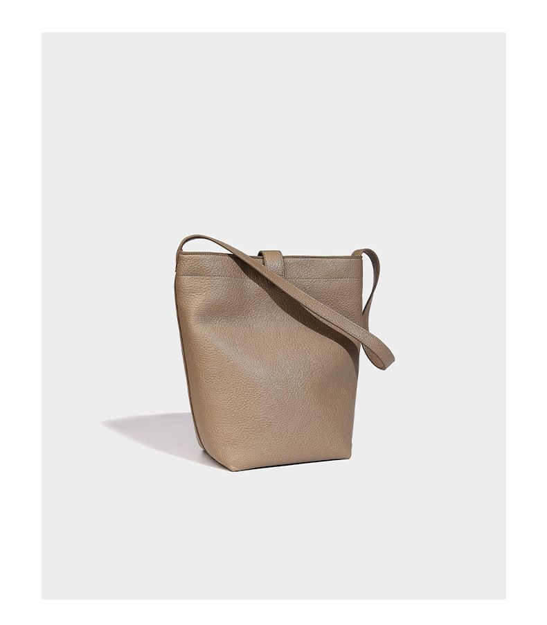 Nischendesignte faltbare Damen-Beuteltasche 2025 Frühjahr und Sommer Neue High-End-Pendler-Schultertasche Handtasche Mutterhandtasche Modische Hundert_voghion.com