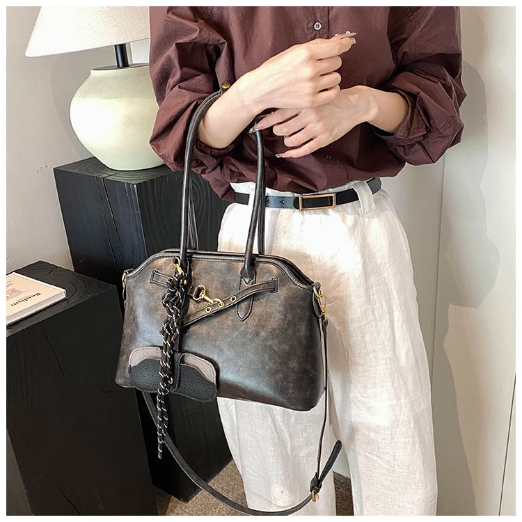 Retro Oil Wax Leather Shoulder Underarm Bag 2025 New Fashionable Large Capacity Handheld Tote Bag_voghion.com
