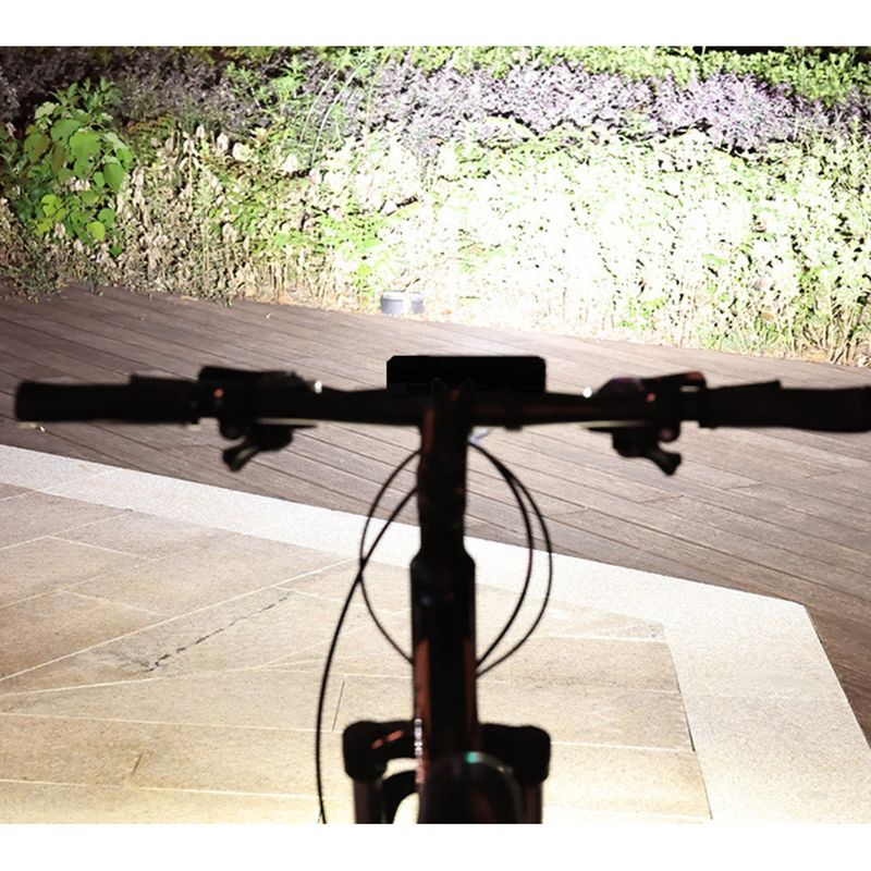 640 luci anteriori in lega di alluminio con ricarica USB per bicicletta, 2600 lumen, luce per ciclismo all'aperto ad alta luminosità per la guida notturna_voghion.com