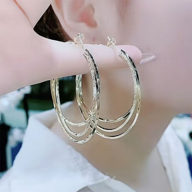 Offerta speciale @ Corea 2025 Nuovi orecchini esagerati alla moda ed eleganti a cerchio multistrato stile dea per_voghion.com