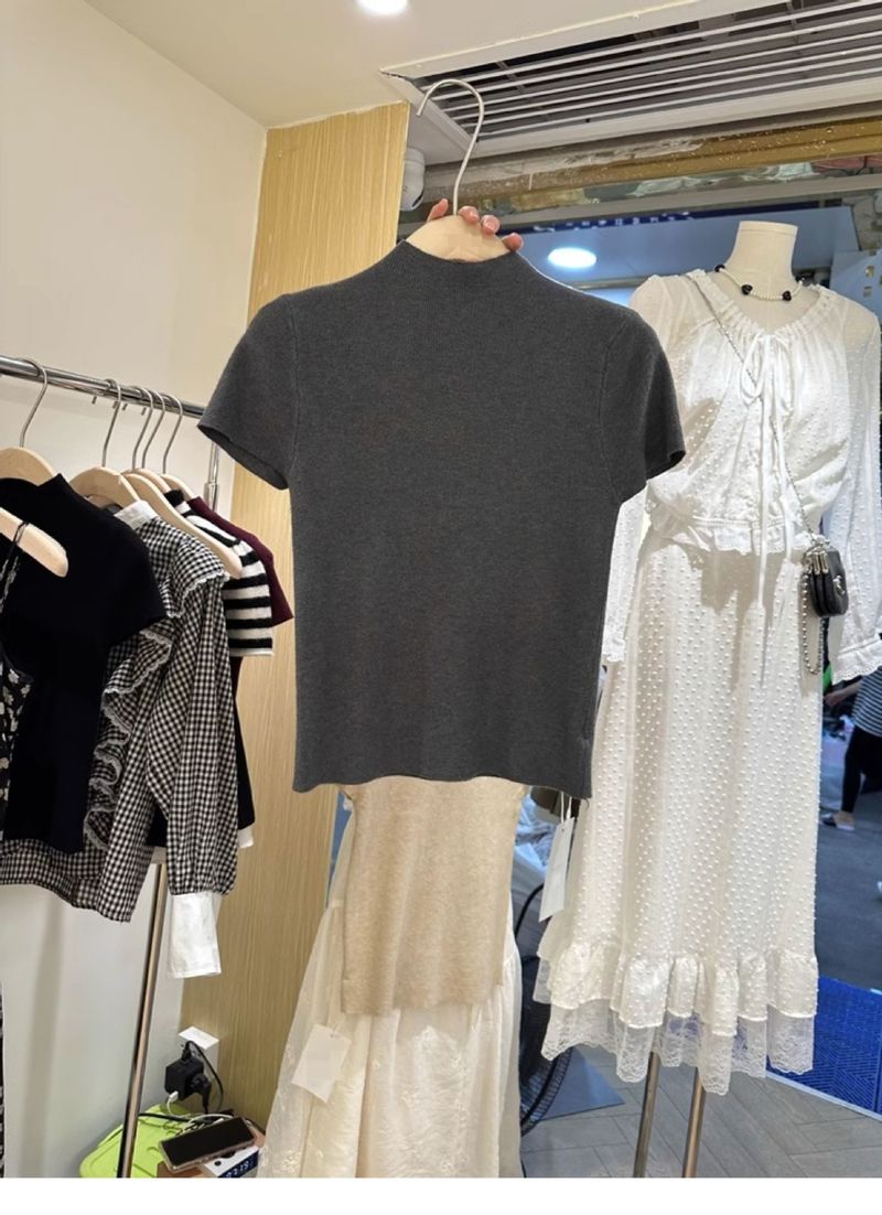 Camiseta feminina de seda francesa fina, gola alta, manga curta, estilo moderno e sofisticado para o verão_voghion.com