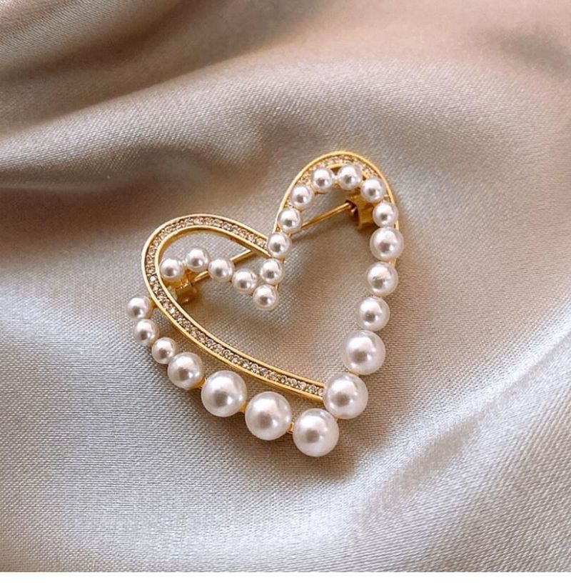Design Sense Pearl Love Brooch New Trendy High-end Women's Delicate Pin Fixed Coat Sweater Accessories_voghion.com