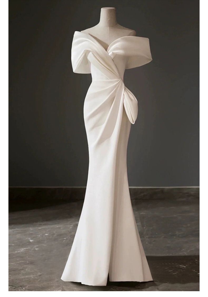 Elegantes weißes Abendkleid mit One-Shoulder-Ausschnitt und Fischschwanz-Schnitt – Französisch inspiriertes Hochzeits- und Abendkleid (XS-5XL)_voghion.com