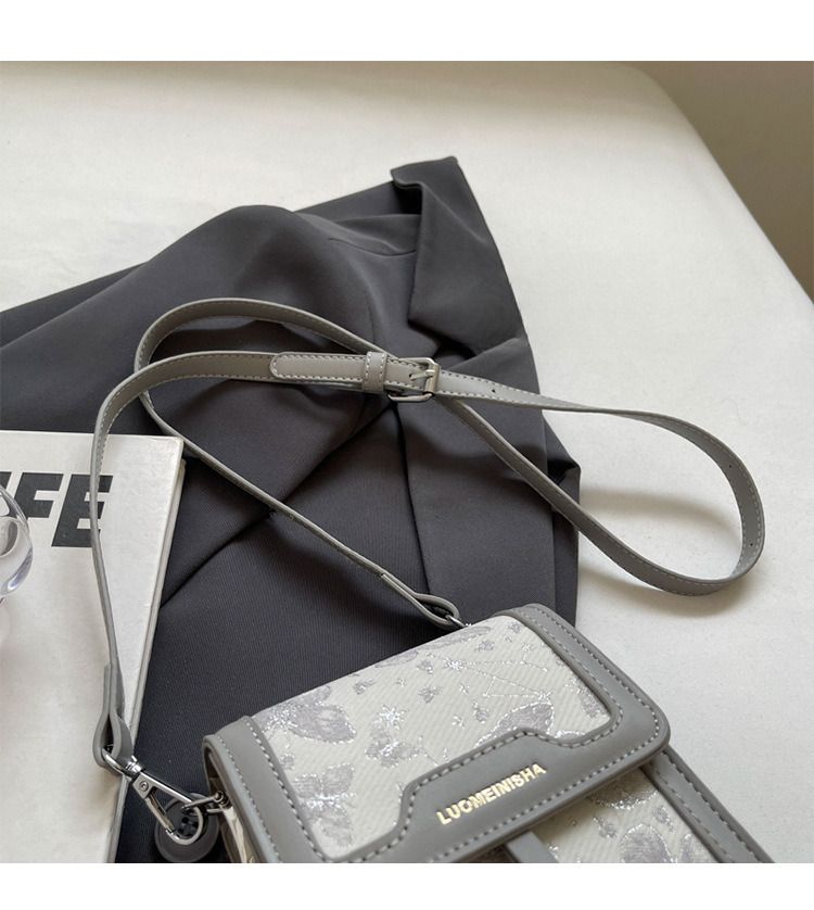 Niche Design Embroidered 2024 New Women's Fashion One Shoulder Crossbody Versatile Popular Small Square Bag_voghion.com