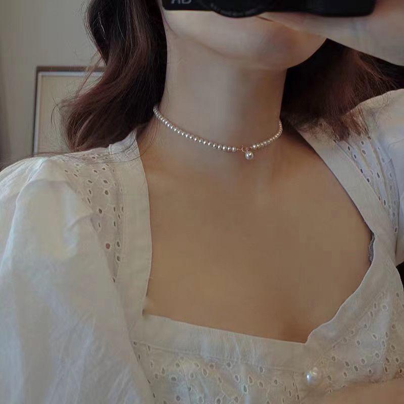 Collana classica alla moda con catena di perle e clavicola, leggera e di lusso, design di nicchia femminile, nuova collana semplice e temperamento 2023 ins_voghion.com