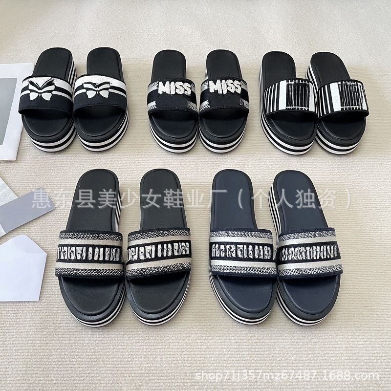 D 5Cm 2025 New Style Letter Thick Bottom Embroidered Color Blocked One Word Cool Slippers For Women Wearing Outside_voghion.com