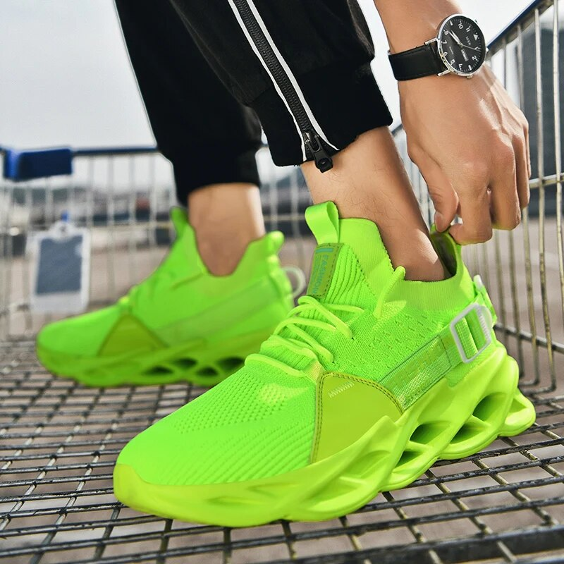 Sommarsneakers Mode Andningsbar plattform Löpning Män Mesh Sport Ljus Unisex Kvinnor Fritidskläder Vulkanisera Skor Man_voghion.com