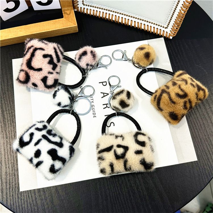 Portachiavi con ciondolo per borsa, motivo leopardato, creativo, per studenti, con ciondolo in peluche e cartone animato, portachiavi per auto, ciondolo con palla di pelo, accessori_voghion.com