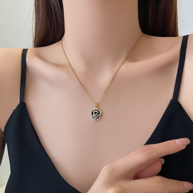 Collana accessorio moda camelia femminile con temperamento elegante_voghion.com