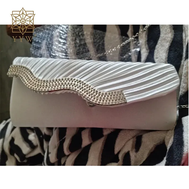 Pochette da sera in raso con diamanti bianchi ed eleganti per matrimoni, da donna, 250314l_voghion.com
