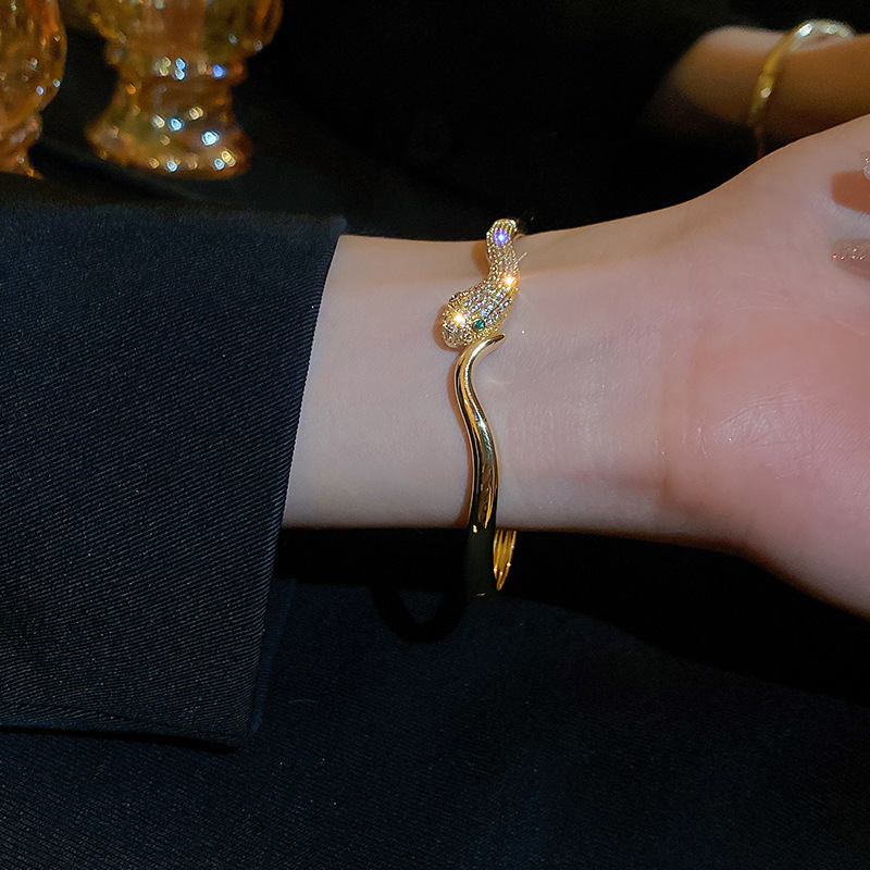 Designer's Inlaid Zircon Titanium Steel Full Diamond Zircon Snake Bracelet Fashion High Grade Light Luxury Creative Style Bracelet_voghion.com