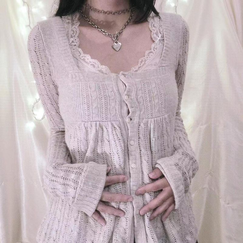 Cardigan lavorato a maglia con bottoni retrò, con scollo quadrato, da donna_voghion.com