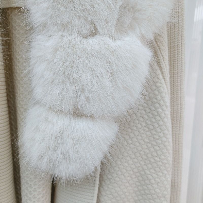 Damenbekleidung: Luxuriöse Strickjacke für Damen mit Kragen aus Kunstfuchspelz – weicher und warmer Pullovermantel mit offener Vorderseite für elegante Freizeitkleidung (Grau, Schwarz)_voghion.com