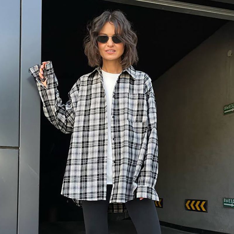 Chemise à carreaux noirs et blancs pour femme, style américain mi-long, coupe ample, idéale à superposer._voghion.com