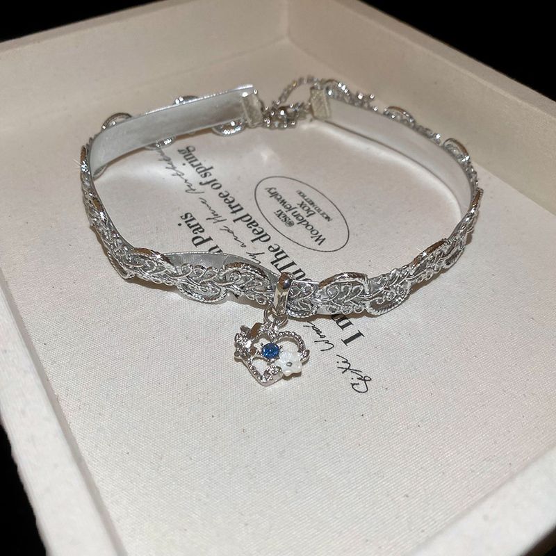 Collana con ciondolo a forma di cuore con pizzo in pelle, clavicola leggera, catena da collo di lusso di alta qualità per le donne_voghion.com