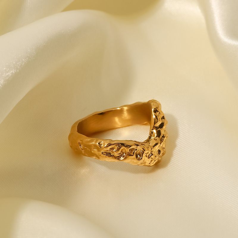 Fashio Versatile Titaium Puk V-shaped Hammer Patter with Gold Plated Stailess Steel Irregular Rig Jewelry for_voghion.com