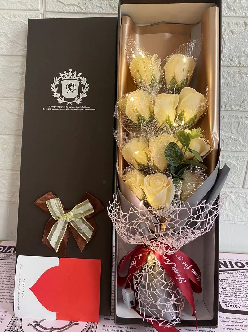 Regalos navideños: ramo de rosas de jabón, romántico y práctico, en caja de regalo. Ideal como regalo de cumpleaños para tu novia o mejor amiga. Ramo artificial._voghion.com
