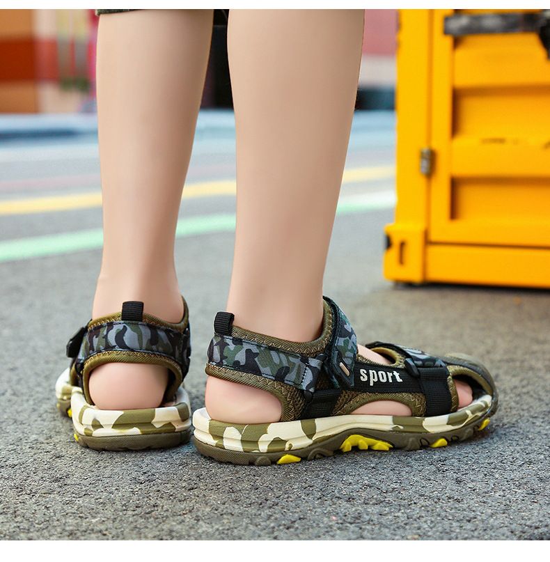 Sapatos infantis sandálias fechadas de bico fino para meninos, sapatos de praia infantis antiderrapantes e resistentes à sujeira, novos sapatos de verão 2024_voghion.com