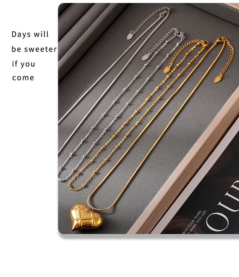 Hollow Plaid Heart-shaped Pendant Necklace Made Of Stainless Steel PVD Vacuum Layered, High-end Clavicle Chain_voghion.com