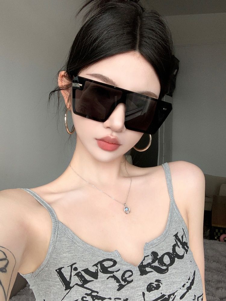 LazyZoom Retro Black One-Piece Glasses Oversized Frame Square Round Face Slimming High Sense Western Style GM Women Sunglasses_voghion.com