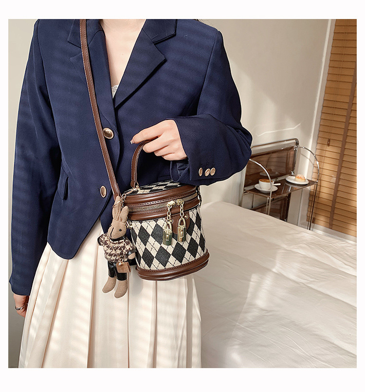 Borsa piccola popolare Borsa a tracolla portatile piccola folla di nuova moda 2023 da donna Borsa a secchiello portatile Texture Lingge_voghion.com