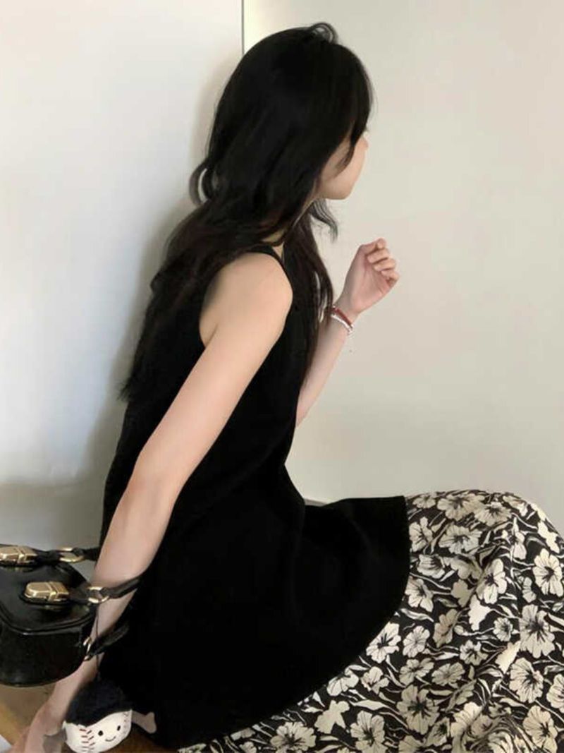 Canotta nera in stile francese per donna, top estivo snellente dal design unico e senza maniche_voghion.com