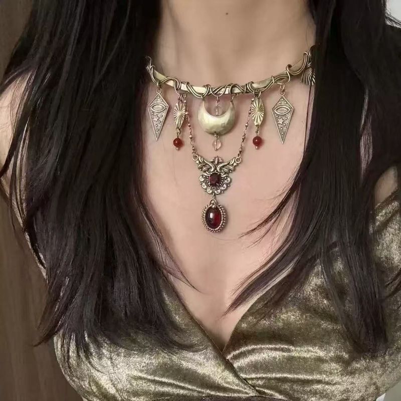 Multi-element Pendant Necklace Gold Goddess Temperament Niche High-end Design Jewelry_voghion.com