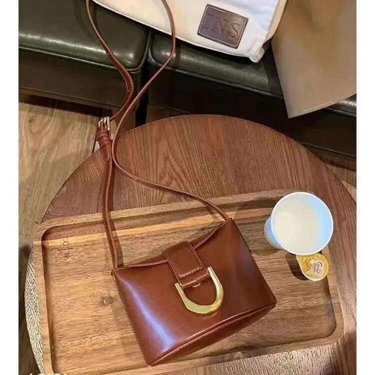 Fibbia a ferro di cavallo in metallo 2023 Autunno e inverno nuova mini borsa a tracolla casual a spalla singola tinta unita mini secchiello_voghion.com