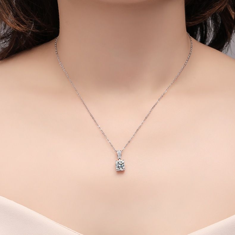 Classico ciondolo a forma di testa di toro in argento sterling micro intarsiato per donna Collana in argento con clavicola in moissanite Gioielli in argento_voghion.com