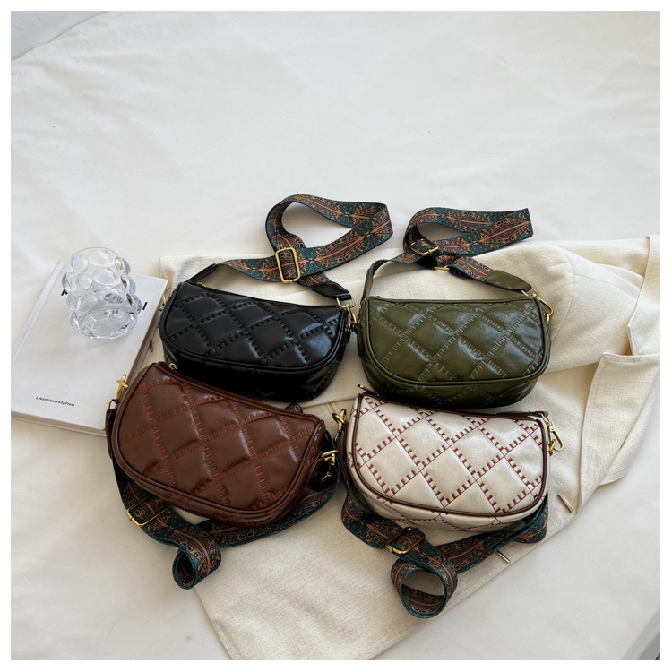 Damestassen 2023 Nieuwe Retro Kleine Tas Ruitvormige Buitenlandse Stijl Messenger Bag High-End Gevoel Schoudertas Een Stuk Namens_voghion.com
