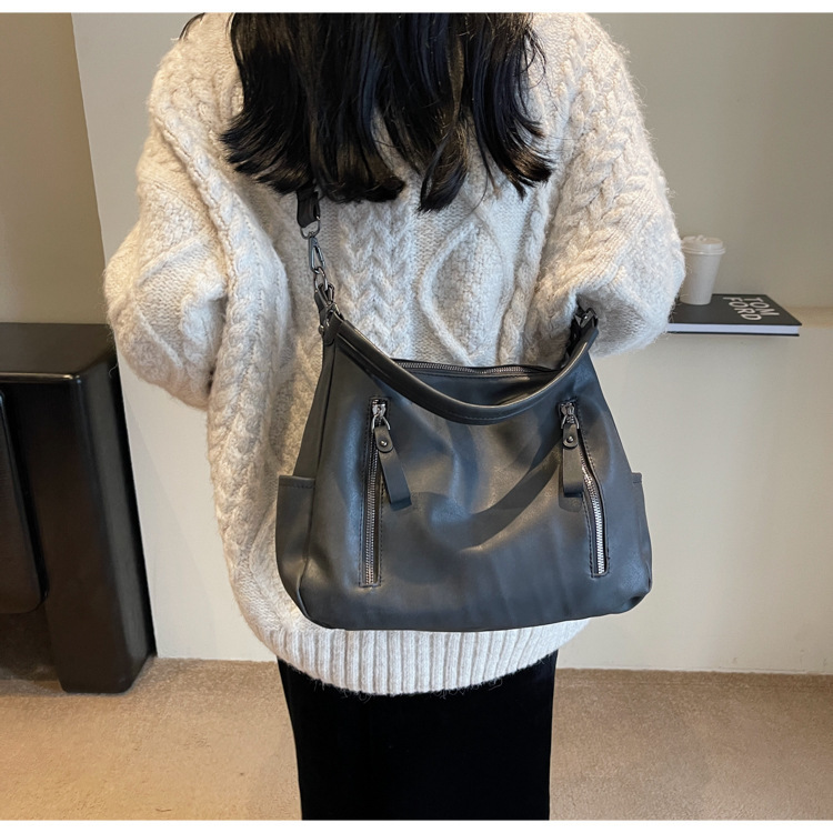 Sacs à bandoulière pour femme, avec une texture fine, pour les étudiantes en cours. Sac à bandoulière simple de grande capacité pour les déplacements quotidiens. Sacs fourre-tout._voghion.com