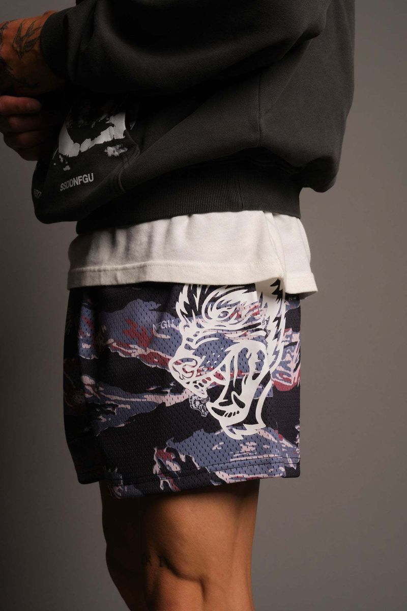 Sommermode 2023: Modische Strandshorts aus mehrfarbigem, lochförmigem Stoff mit Camouflage-Muster für Herren_voghion.com