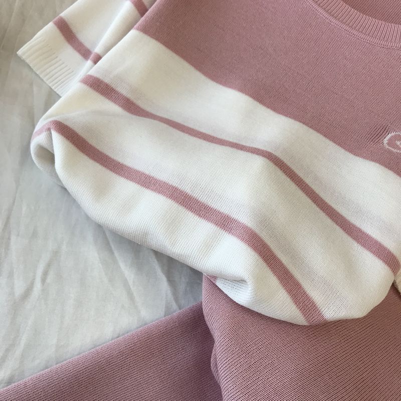 Set van gebreid damestopje met ronde hals, korte mouwen, zoete strik en contrasterende kleur + elastische skinny broek_voghion.com