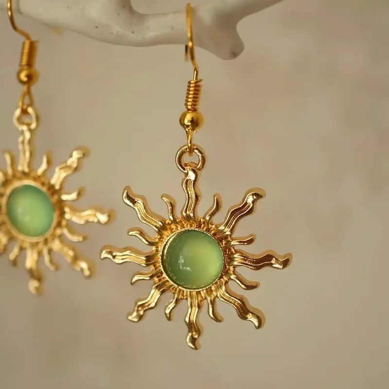 Bohemian Style Cool Gold And Light Green Sun Necklace Earrings_voghion.com