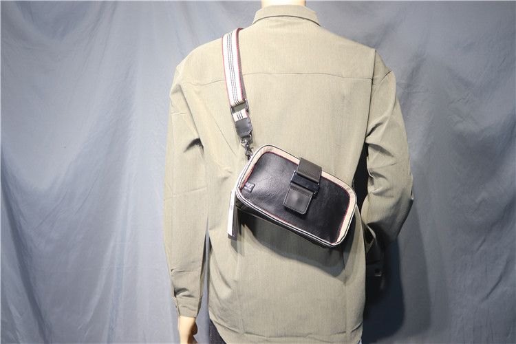 Threebox Outdoor Buckle Hip-Hop Shoulder Bag_voghion.com