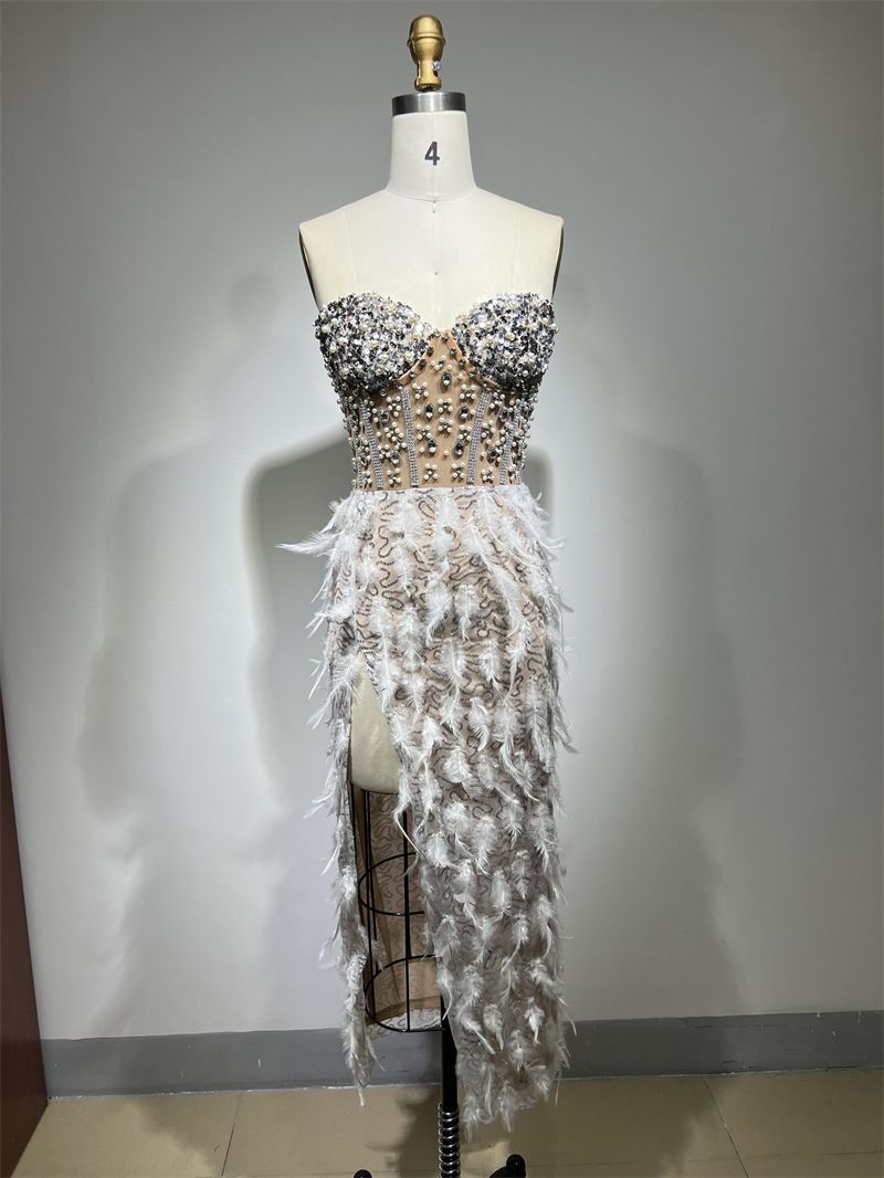 Abito da donna con piume, strass, perline, sexy, in prospettiva, con spacco alto, per feste di compleanno e banchetti_voghion.com