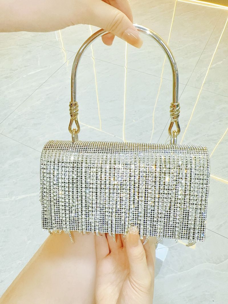 Nuevos bolsos de noche con borlas de diamantes y bandolera inclinada para banquetes_voghion.com