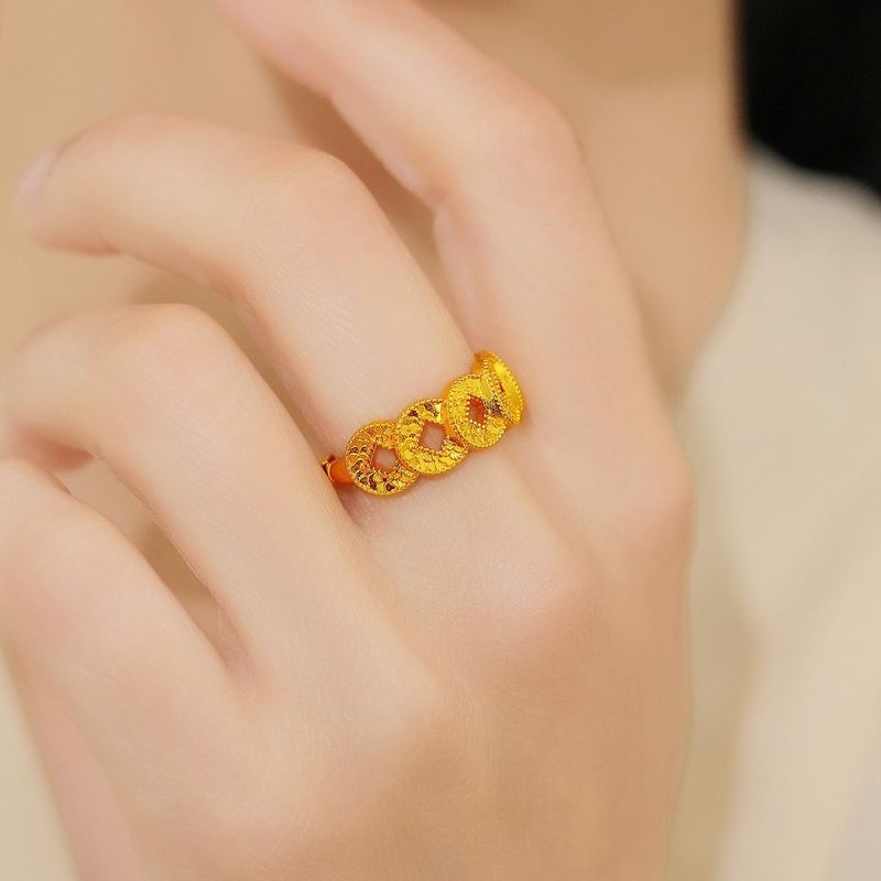 Moeda de cobre com gelo quebrado para mulheres, luxo leve, toque sofisticado, moda elegante e versátil, novo design de nicho para 2025_voghion.com