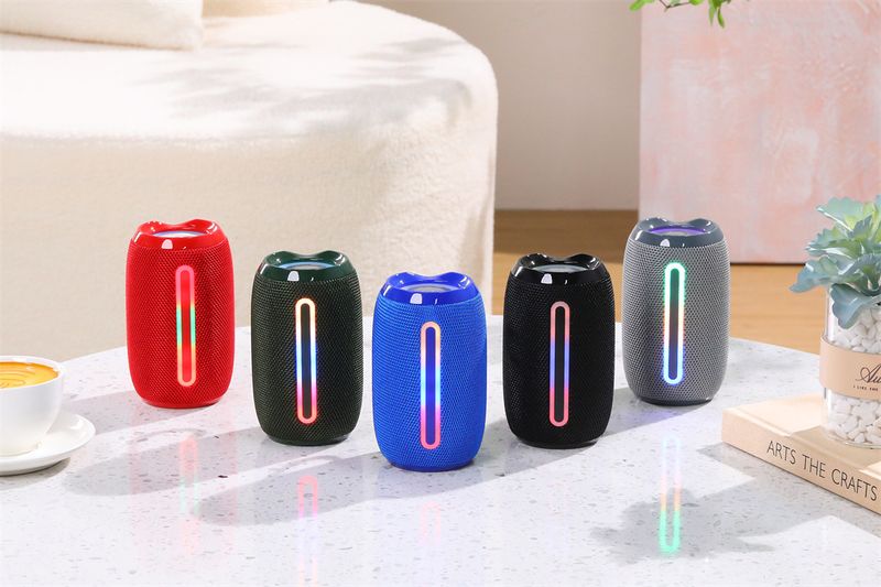 Neuer zylindrischer Kartensubwoofer als Geschenk für Desktop-Outdoor-Miniversion Bluetooth-Kleinstahlkanonenlautsprecher_voghion.com